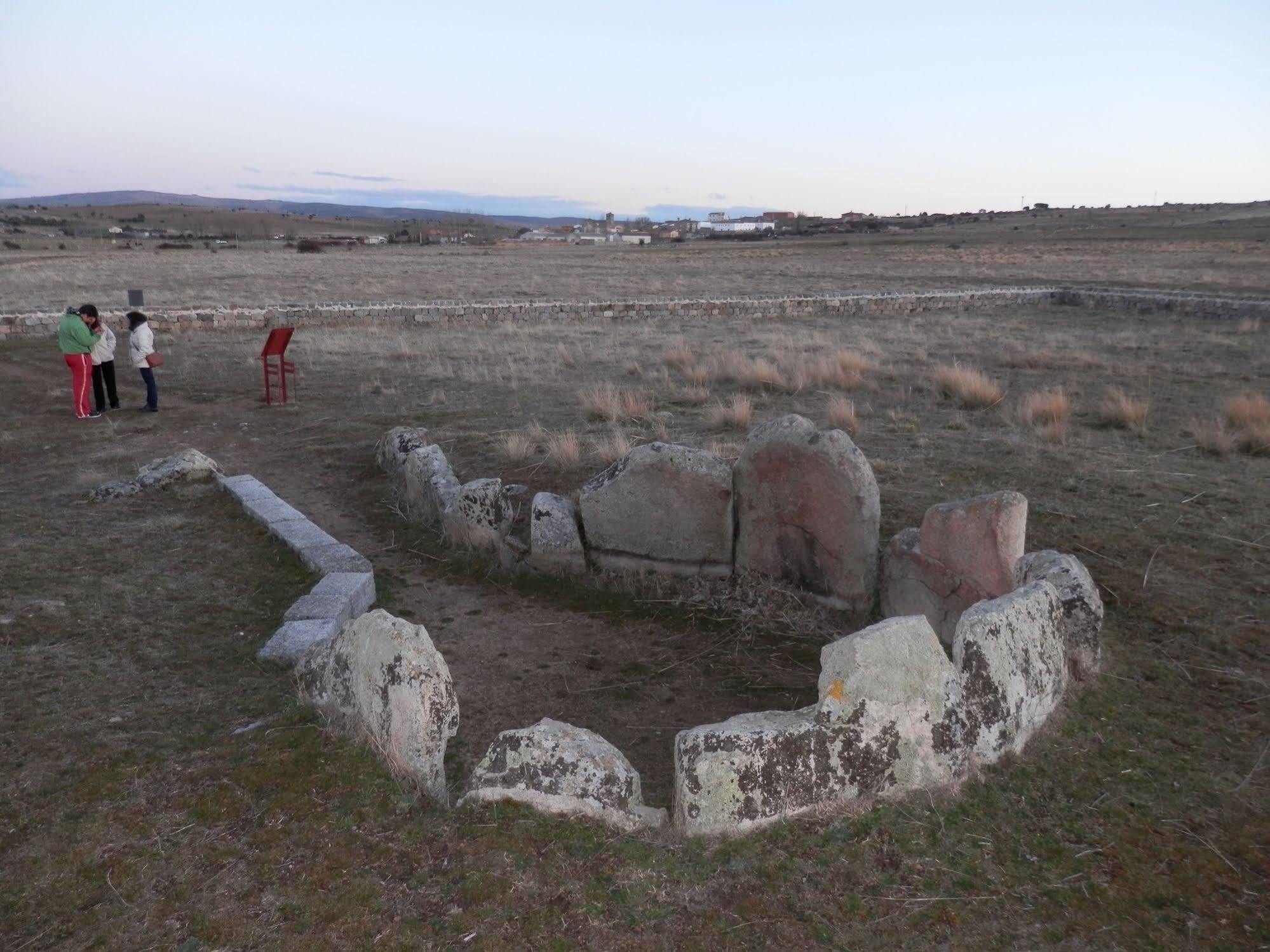 Casa Rural El Dolmen Bernuy-Salinero Exterior foto